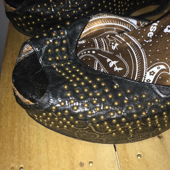 Detailed Wedges - Picture 2 of 2